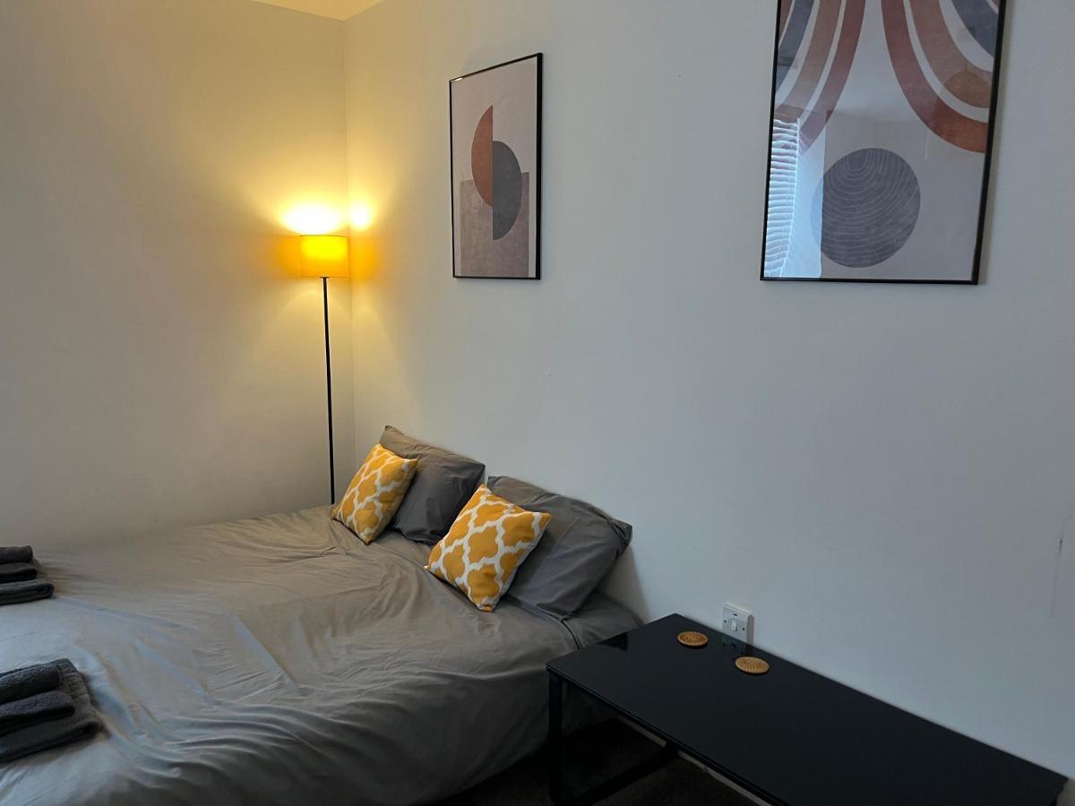 Spacious Ground Floor Suite Comfortably Sleeps Up To Eight ฮาลิแฟกซ์ ภายนอก รูปภาพ