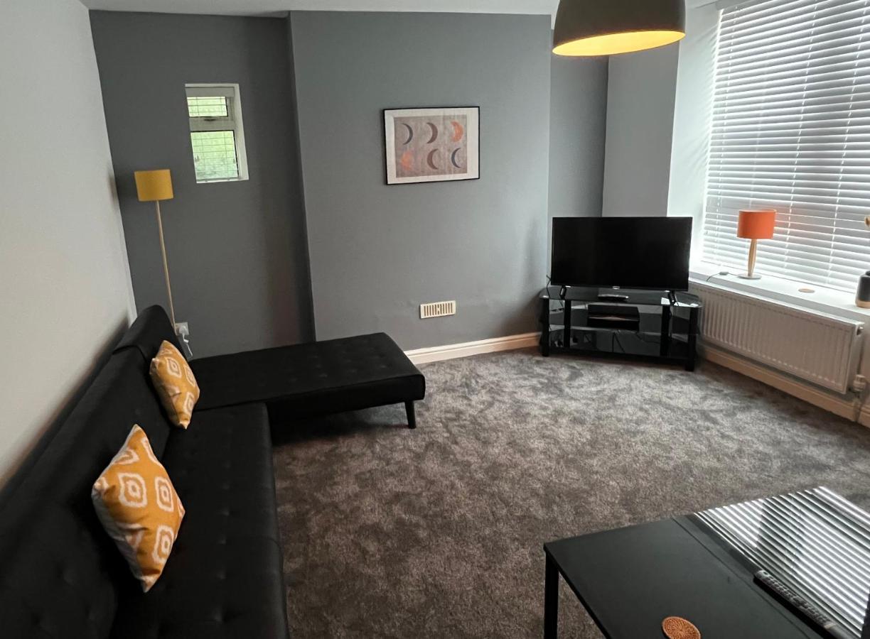 Spacious Ground Floor Suite Comfortably Sleeps Up To Eight ฮาลิแฟกซ์ ภายนอก รูปภาพ